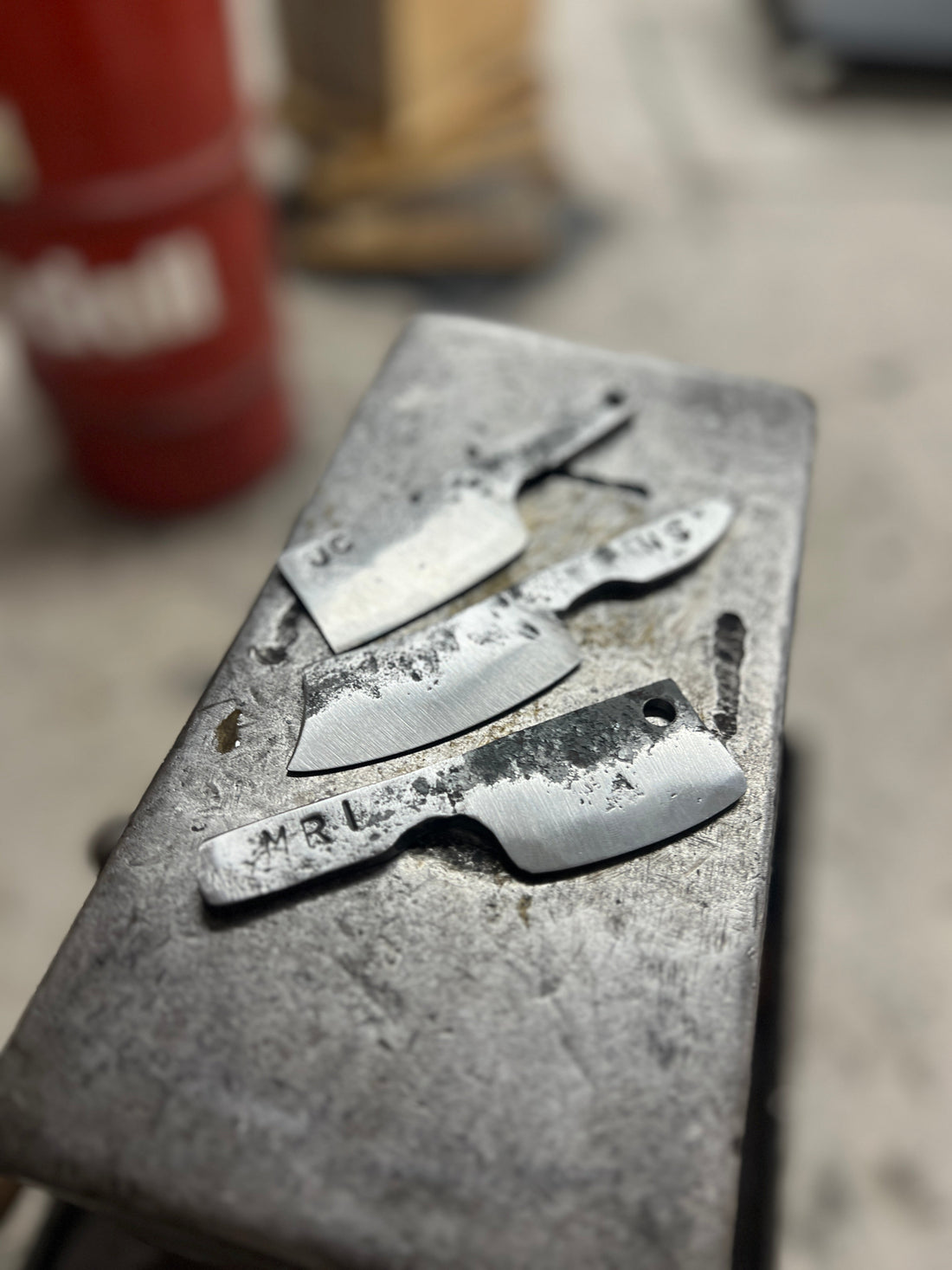 High-Carbon Steel vs Novelty Blades: What You Should Know Before Booking a Knife Making Workshop in Toronto